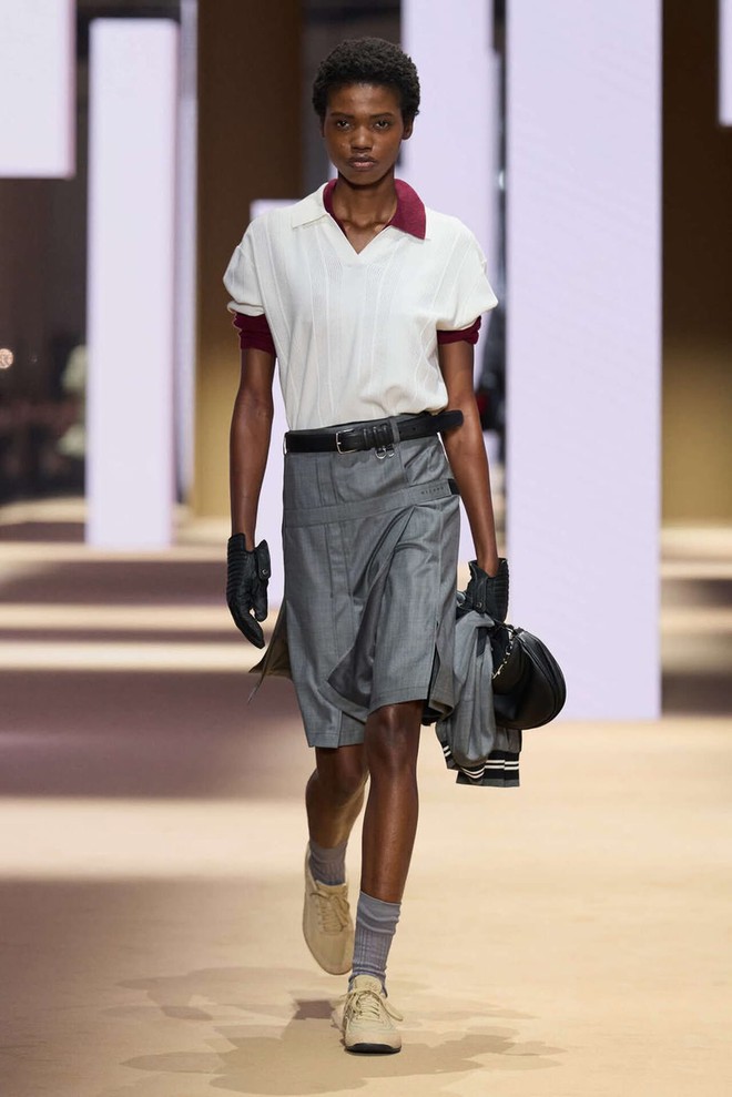 Thắt lưng, kính mát, khăn lụa - phối chuẩn để hóa fashionista mùa hè - Ảnh 2.