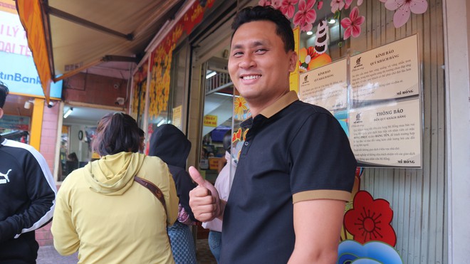 V&agrave;ng lao dốc: C&oacute; người đứng 2 giờ đồng hồ vẫn mua hụt - Ảnh 11.