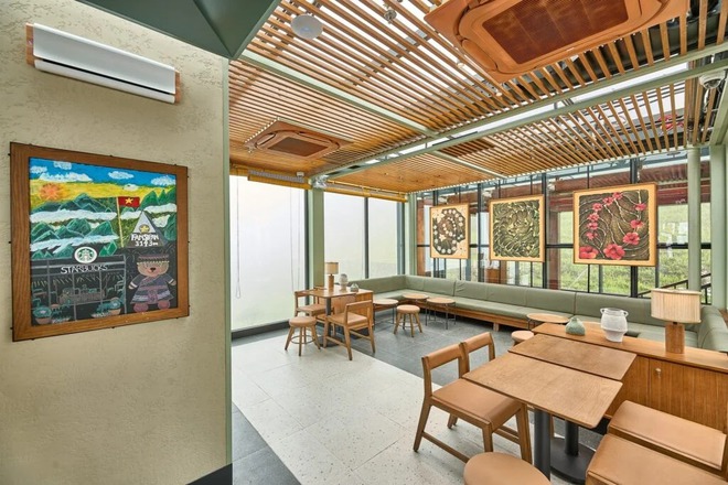 B&ecirc;n trong qu&aacute;n c&agrave; ph&ecirc; Starbucks cao nhất ch&acirc;u &Aacute; tại Việt Nam - Ảnh 4.