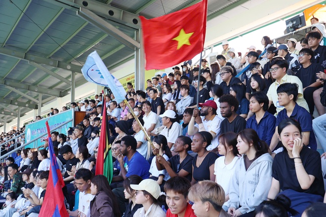 Lưu học sinh quốc tế cũng &lsquo;b&ugrave;ng nổ&rsquo; tr&ecirc;n kh&aacute;n đ&agrave;i TNSV THACO Cup 2026- Ảnh 5.