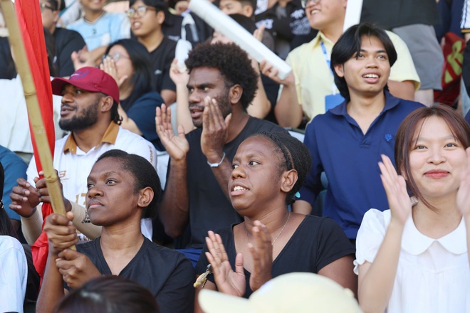 Lưu học sinh quốc tế cũng &lsquo;b&ugrave;ng nổ&rsquo; tr&ecirc;n kh&aacute;n đ&agrave;i TNSV THACO Cup 2026- Ảnh 6.