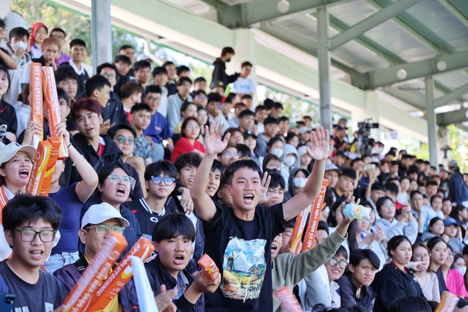 Hội người h&acirc;m mộ b&oacute;ng đ&aacute; Kh&aacute;nh H&ograve;a tiếp lửa kh&aacute;n đ&agrave;i TNSV THACO Cup 2026- Ảnh 7.