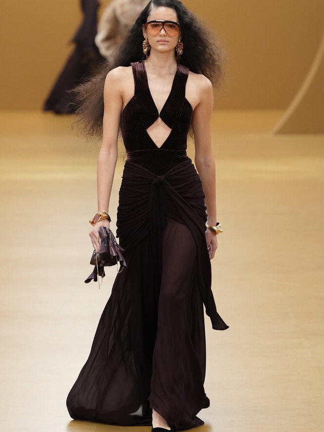 Thắt lưng, kính mát, khăn lụa - phối chuẩn để hóa fashionista mùa hè - Ảnh 7.