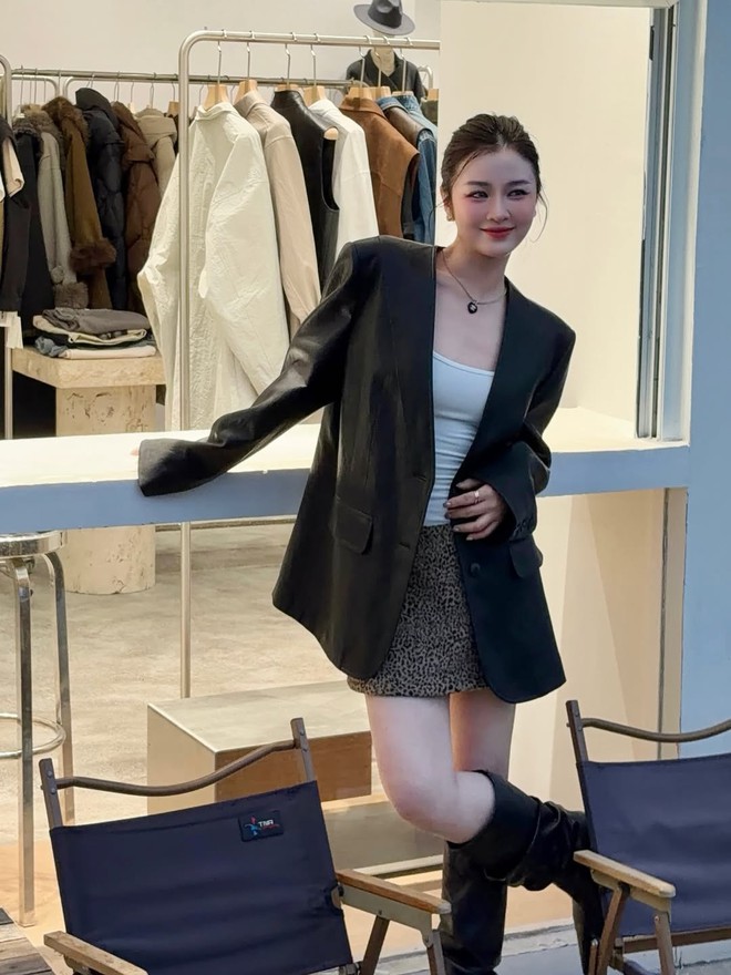 Sức hút của blazer phom rộng trong tủ đồ quý cô hiện đại- Ảnh 3. Sức hút của blazer phom rộng trong tủ đồ quý cô hiện đại- Ảnh 3.