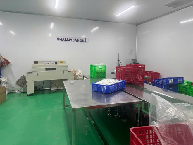 Công an TP.HCM bóc trần đường dây 'hô biến' kem trộn thành hàng ngoại - Ảnh 4.