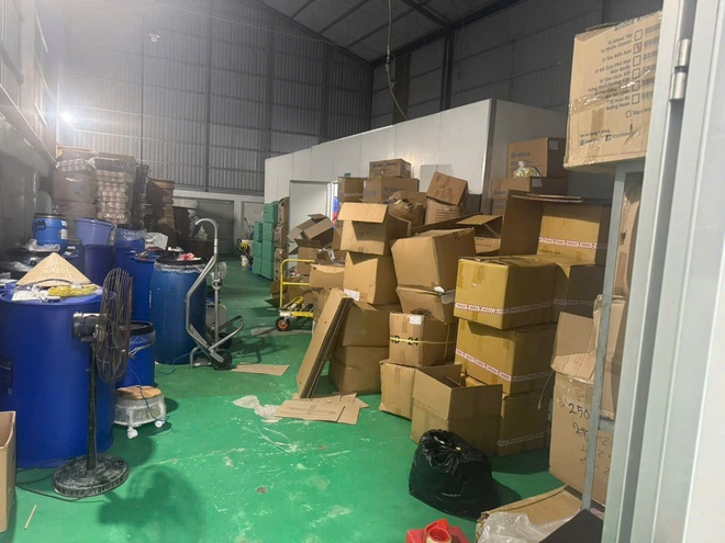 Công an TP.HCM bóc trần đường dây 'hô biến' kem trộn thành hàng ngoại - Ảnh 3.