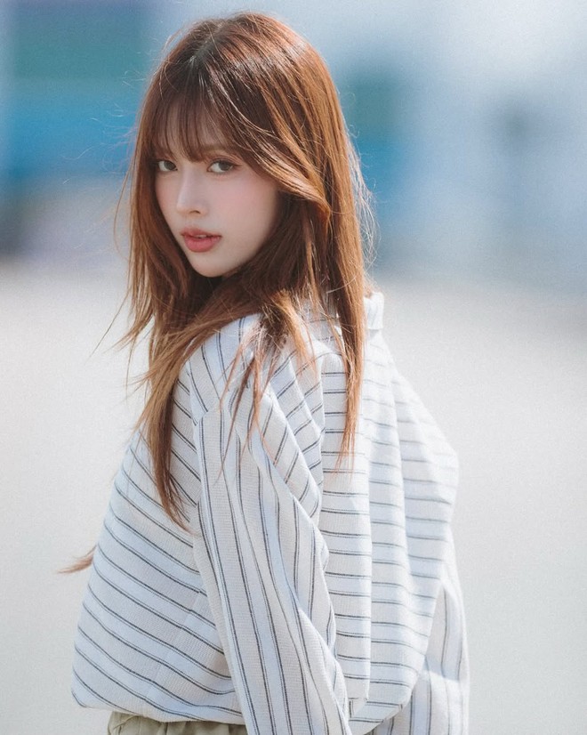 Họa tiết kẻ sọc ngang tạo điểm nhấn cuốn hút cho mọi bản phối- Ảnh 7. Họa tiết kẻ sọc ngang tạo điểm nhấn cuốn hút cho mọi bản phối- Ảnh 7.