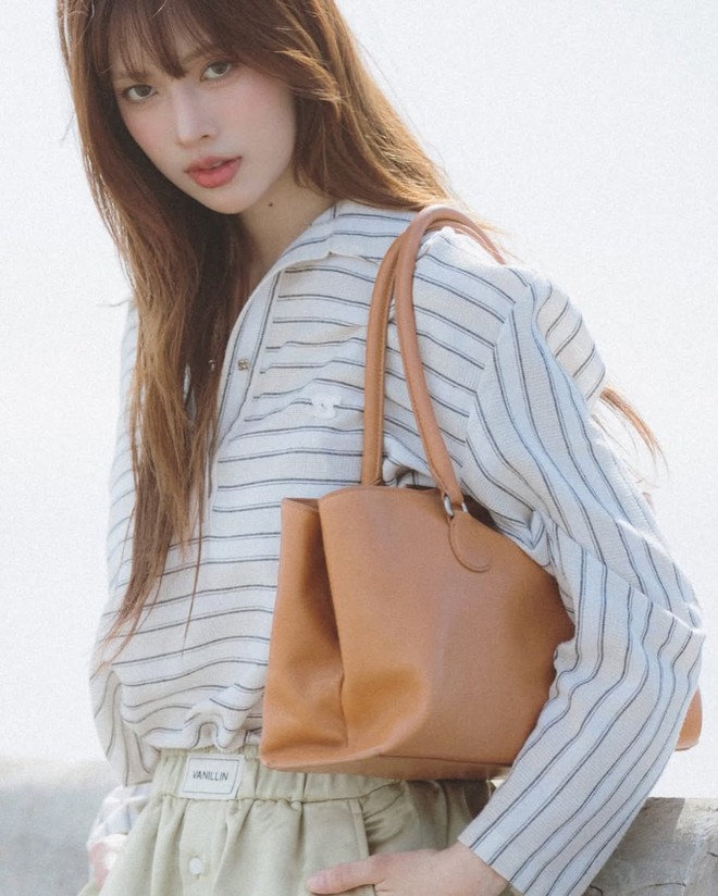 Họa tiết kẻ sọc ngang tạo điểm nhấn cuốn hút cho mọi bản phối- Ảnh 6. Họa tiết kẻ sọc ngang tạo điểm nhấn cuốn hút cho mọi bản phối- Ảnh 6.