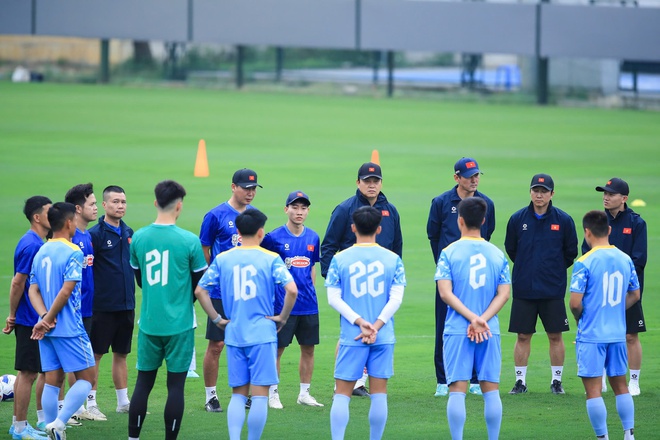 Ho&agrave;ng H&ecirc;n h&ograve;a nhập nhanh, tập cực sung c&ugrave;ng đội tuyển Việt Nam: 'T&ocirc;i muốn thắng Malaysia'- Ảnh 16.