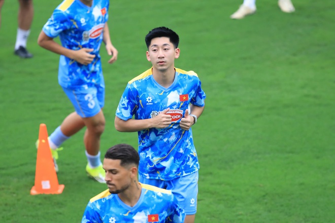 Ho&agrave;ng H&ecirc;n h&ograve;a nhập nhanh, tập cực sung c&ugrave;ng đội tuyển Việt Nam: 'T&ocirc;i muốn thắng Malaysia'- Ảnh 13.