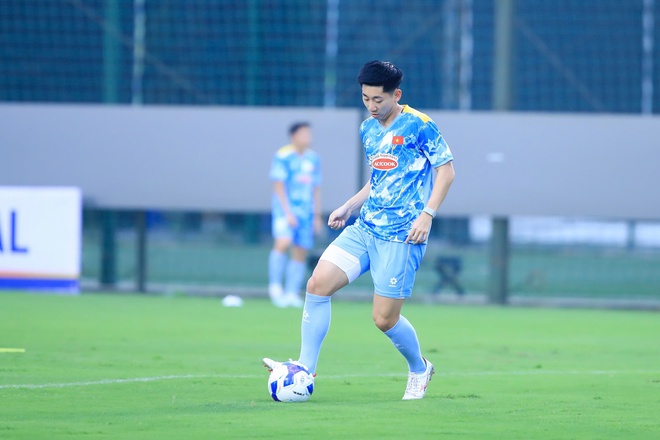 Ho&agrave;ng H&ecirc;n h&ograve;a nhập nhanh, tập cực sung c&ugrave;ng đội tuyển Việt Nam: 'T&ocirc;i muốn thắng Malaysia'- Ảnh 14.