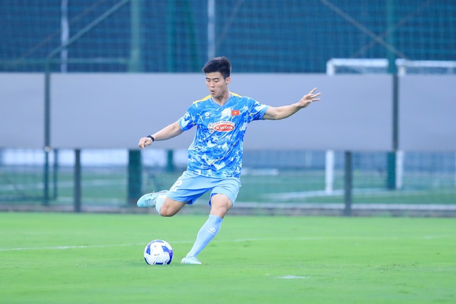 Ho&agrave;ng H&ecirc;n h&ograve;a nhập nhanh, tập cực sung c&ugrave;ng đội tuyển Việt Nam: 'T&ocirc;i muốn thắng Malaysia'- Ảnh 19.