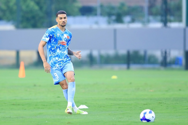 Ho&agrave;ng H&ecirc;n h&ograve;a nhập nhanh, tập cực sung c&ugrave;ng đội tuyển Việt Nam: 'T&ocirc;i muốn thắng Malaysia'- Ảnh 2.