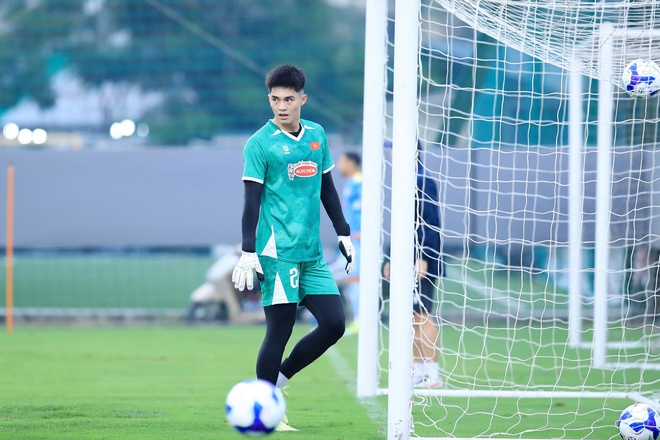 Ho&agrave;ng H&ecirc;n h&ograve;a nhập nhanh, tập cực sung c&ugrave;ng đội tuyển Việt Nam: 'T&ocirc;i muốn thắng Malaysia'- Ảnh 23.