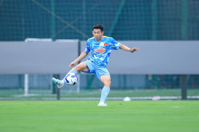 Ho&agrave;ng H&ecirc;n h&ograve;a nhập nhanh, tập cực sung c&ugrave;ng đội tuyển Việt Nam: 'T&ocirc;i muốn thắng Malaysia'- Ảnh 18.