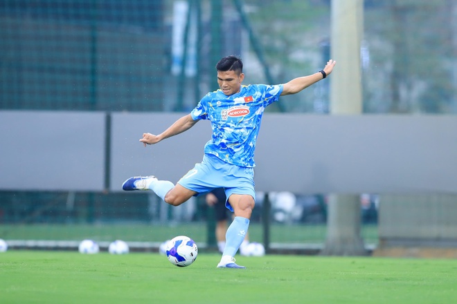 Ho&agrave;ng H&ecirc;n h&ograve;a nhập nhanh, tập cực sung c&ugrave;ng đội tuyển Việt Nam: 'T&ocirc;i muốn thắng Malaysia'- Ảnh 17.