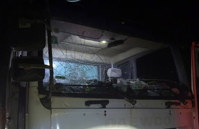 Tìm được thủ phạm ném đá vào hàng loạt phương tiện đi cao tốc qua Quảng Trị- Ảnh 3. Tìm được thủ phạm ném đá vào hàng loạt phương tiện đi cao tốc qua Quảng Trị- Ảnh 3.