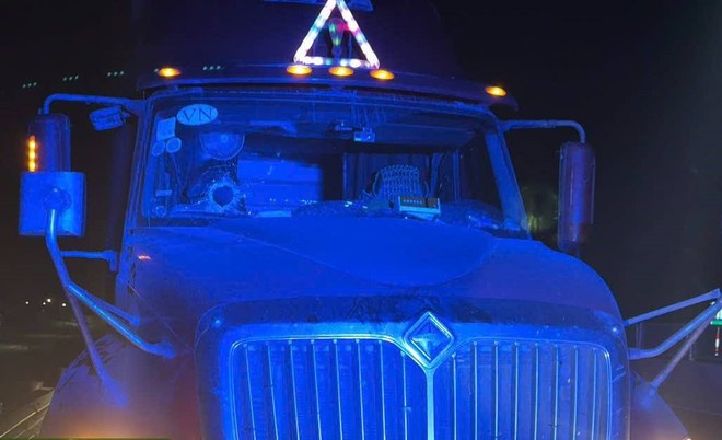 Tìm được thủ phạm ném đá vào hàng loạt phương tiện đi cao tốc qua Quảng Trị- Ảnh 2. Tìm được thủ phạm ném đá vào hàng loạt phương tiện đi cao tốc qua Quảng Trị- Ảnh 2.