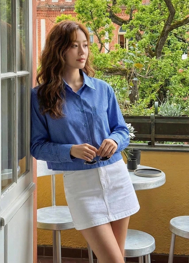Mini skirt trở lại: Công thức phối giúp váy ngắn dễ mặc và nổi bật- Ảnh 5. Mini skirt trở lại: Công thức phối giúp váy ngắn dễ mặc và nổi bật- Ảnh 5.
