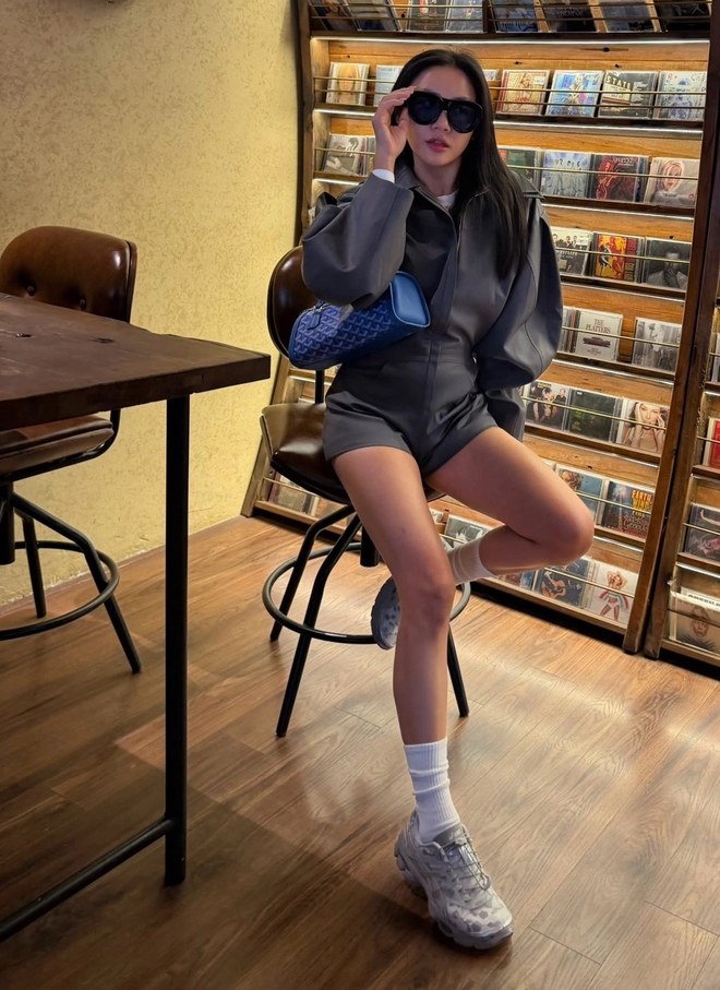 Phối thông minh để biến đồ thể thao thành thời trang hằng ngày- Ảnh 2. Phối thông minh để biến đồ thể thao thành thời trang hằng ngày- Ảnh 2.