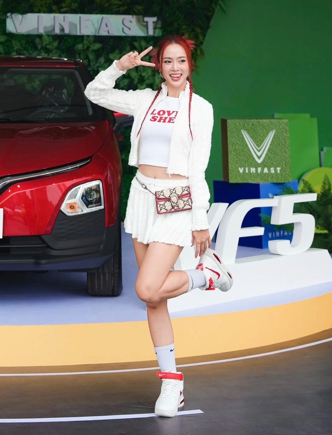 Phối thông minh để biến đồ thể thao thành thời trang hằng ngày- Ảnh 7. Phối thông minh để biến đồ thể thao thành thời trang hằng ngày- Ảnh 7.