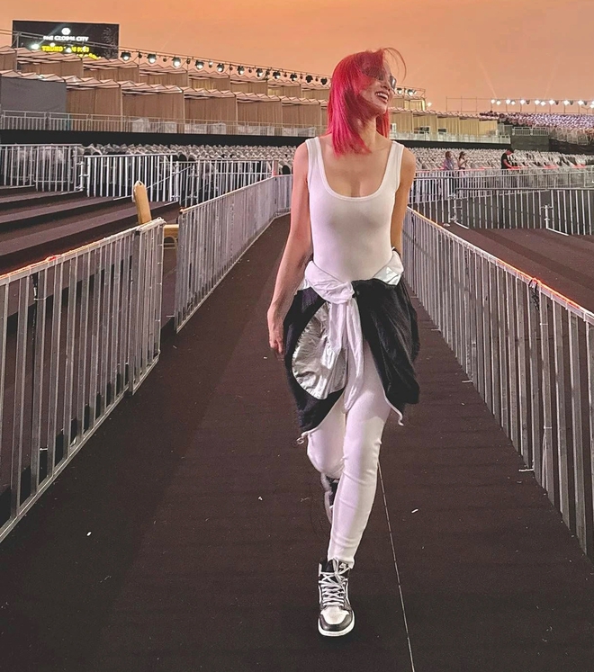 Phối thông minh để biến đồ thể thao thành thời trang hằng ngày- Ảnh 4. Phối thông minh để biến đồ thể thao thành thời trang hằng ngày- Ảnh 4.