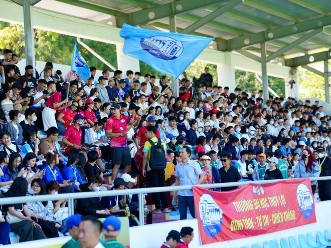 Chức v&ocirc; địch ngọt ng&agrave;o của đội Trường ĐH Thủy lợi, lễ bế mạc đầy cảm x&uacute;c!- Ảnh 7.