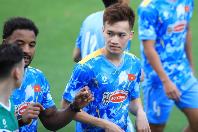 Đội tuyển Việt Nam đón thêm dàn sao Ninh Bình, Xuân Son vẫn phải tập riêng với bác sĩ- Ảnh 7. Đội tuyển Việt Nam đón thêm dàn sao Ninh Bình, Xuân Son vẫn phải tập riêng với bác sĩ- Ảnh 7.