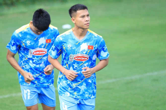 Đội tuyển Việt Nam đón thêm dàn sao Ninh Bình, Xuân Son vẫn phải tập riêng với bác sĩ- Ảnh 13. Đội tuyển Việt Nam đón thêm dàn sao Ninh Bình, Xuân Son vẫn phải tập riêng với bác sĩ- Ảnh 13.