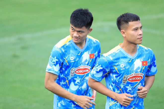 Đội tuyển Việt Nam đón thêm dàn sao Ninh Bình, Xuân Son vẫn phải tập riêng với bác sĩ- Ảnh 12. Đội tuyển Việt Nam đón thêm dàn sao Ninh Bình, Xuân Son vẫn phải tập riêng với bác sĩ- Ảnh 12.