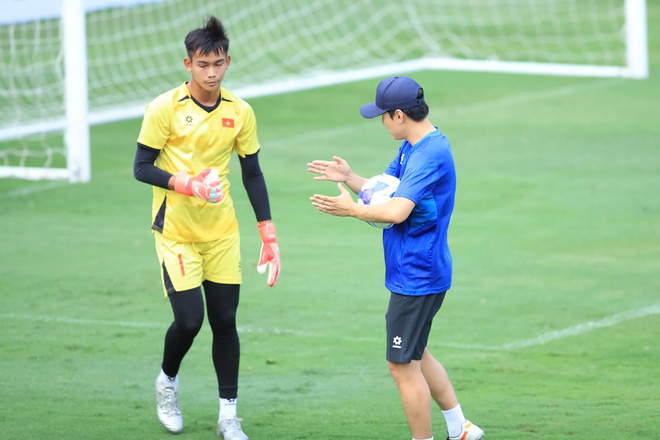 Đội tuyển Việt Nam đón thêm dàn sao Ninh Bình, Xuân Son vẫn phải tập riêng với bác sĩ- Ảnh 21.