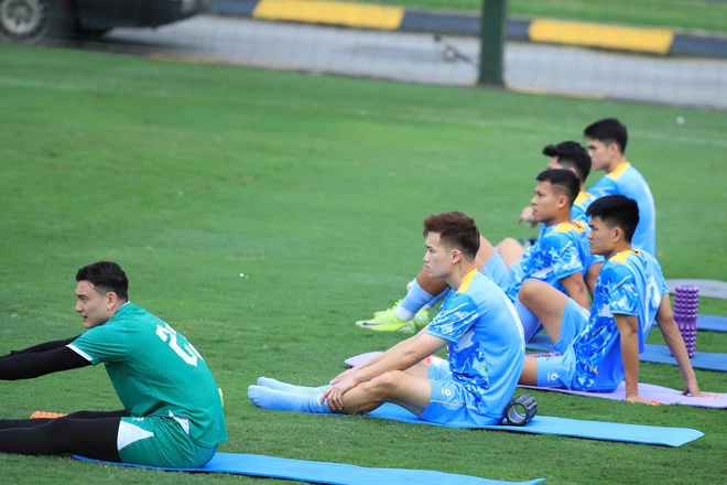 Đội tuyển Việt Nam đón thêm dàn sao Ninh Bình, Xuân Son vẫn phải tập riêng với bác sĩ- Ảnh 6. Đội tuyển Việt Nam đón thêm dàn sao Ninh Bình, Xuân Son vẫn phải tập riêng với bác sĩ- Ảnh 6.
