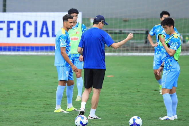 Đội tuyển Việt Nam đón thêm dàn sao Ninh Bình, Xuân Son vẫn phải tập riêng với bác sĩ- Ảnh 11. Đội tuyển Việt Nam đón thêm dàn sao Ninh Bình, Xuân Son vẫn phải tập riêng với bác sĩ- Ảnh 11.