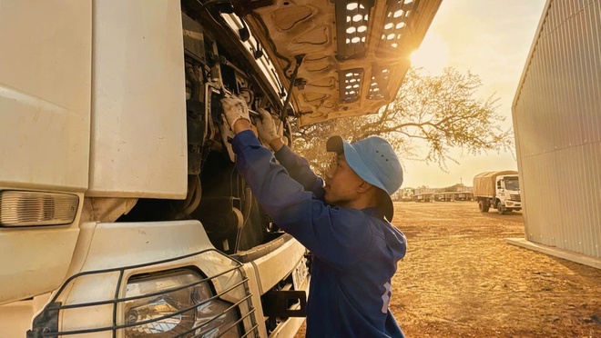 Lính mũ nồi xanh 'ăn cơm bụi đỏ', làm việc xuyên tuần giữa chảo lửa 50 độ - Ảnh 6.