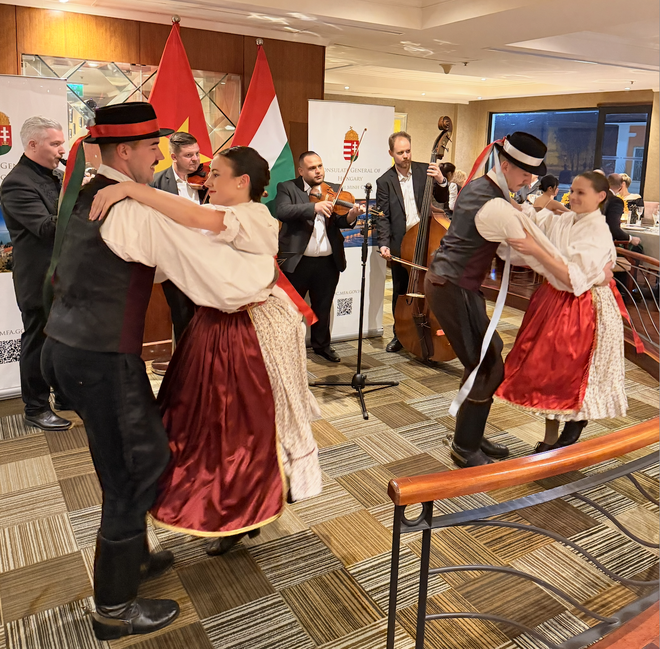 Đầu bếp Hungary mang súp bò hầm đãi thực khách TP.HCM - Ảnh 2.