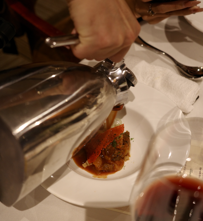 Đầu bếp Hungary mang súp bò hầm đãi thực khách TP.HCM - Ảnh 3.