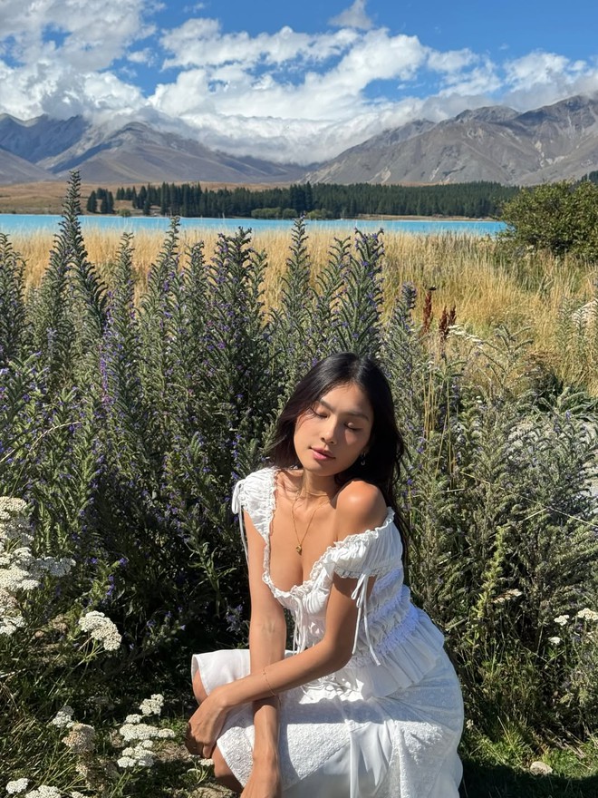 Phong cách tối giản nhưng nổi bật cùng trang phục màu trắng - Ảnh 7.