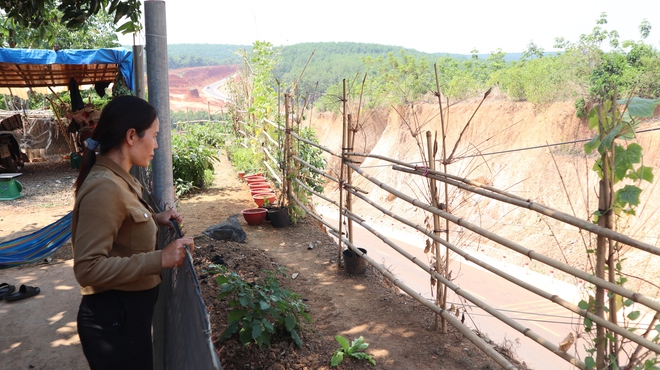 Đồng Nai: Th&ecirc;m tuyến đường thi c&ocirc;ng khiến nh&agrave; d&acirc;n ch&ecirc;nh v&ecirc;nh b&ecirc;n m&eacute;p vực s&acirc;u   - Ảnh 9.