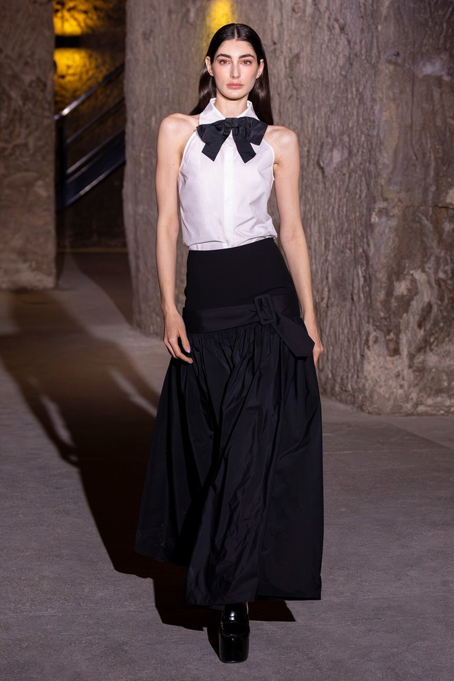 Chọn chân váy chuẩn gu: Mặc thanh lịch, trendy, tôn dáng mùa hè  - Ảnh 2.