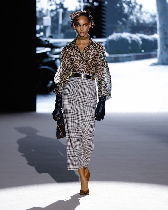 Chọn trang phục họa tiết kẻ: Ít mà chất, đơn giản nhưng nổi bật- Ảnh 3. Chọn trang phục họa tiết kẻ: Ít mà chất, đơn giản nhưng nổi bật- Ảnh 3.