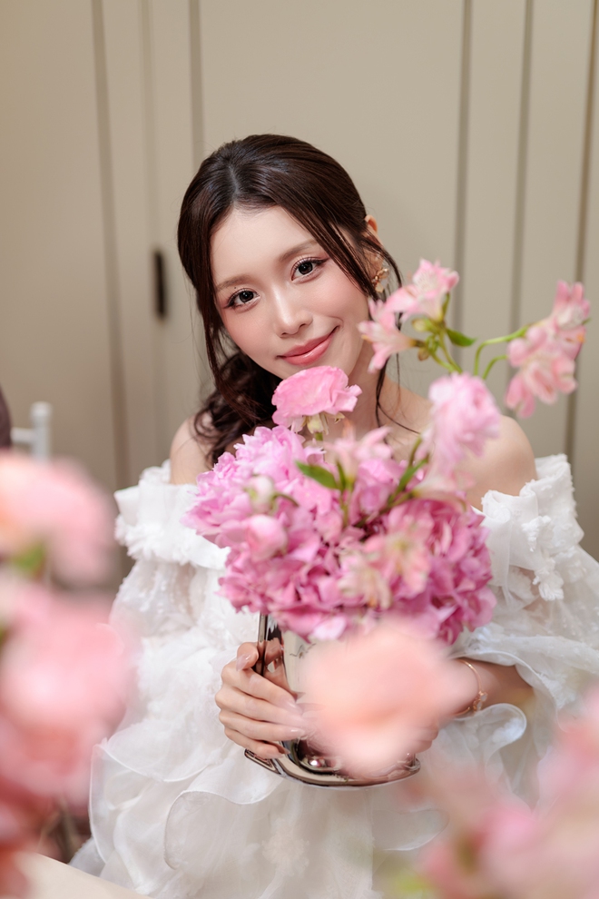 ‘Em xinh' Lamoon đeo đồng hồ 2 tỉ dự sự kiện- Ảnh 7. ‘Em xinh' Lamoon đeo đồng hồ 2 tỉ dự sự kiện- Ảnh 7.