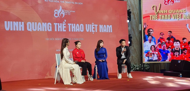 HLV Kim Sang-sik nói lời xúc động nhân Ngày Thể thao Việt Nam- Ảnh 8. HLV Kim Sang-sik nói lời xúc động nhân Ngày Thể thao Việt Nam- Ảnh 8.