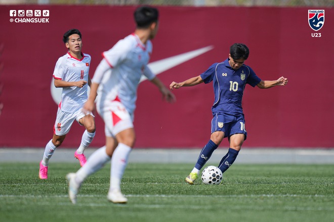 Thủ môn Cao Văn Bình rực sáng, U.23 Việt Nam vẫn thua U.23 Thái Lan vì thủng lưới giây 22- Ảnh 4. Thủ môn Cao Văn Bình rực sáng, U.23 Việt Nam vẫn thua U.23 Thái Lan vì thủng lưới giây 22- Ảnh 4.