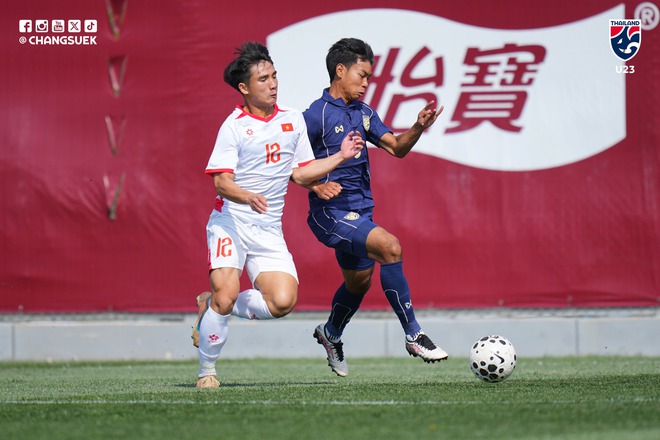 Thủ môn Cao Văn Bình rực sáng, U.23 Việt Nam vẫn thua U.23 Thái Lan vì thủng lưới giây 22- Ảnh 5. Thủ môn Cao Văn Bình rực sáng, U.23 Việt Nam vẫn thua U.23 Thái Lan vì thủng lưới giây 22- Ảnh 5.