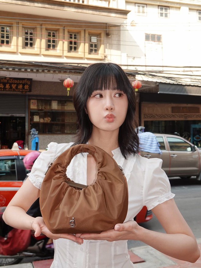 Túi xách mini nâng tầm phong cách ngày hè- Ảnh 3. Túi xách mini nâng tầm phong cách ngày hè- Ảnh 3.