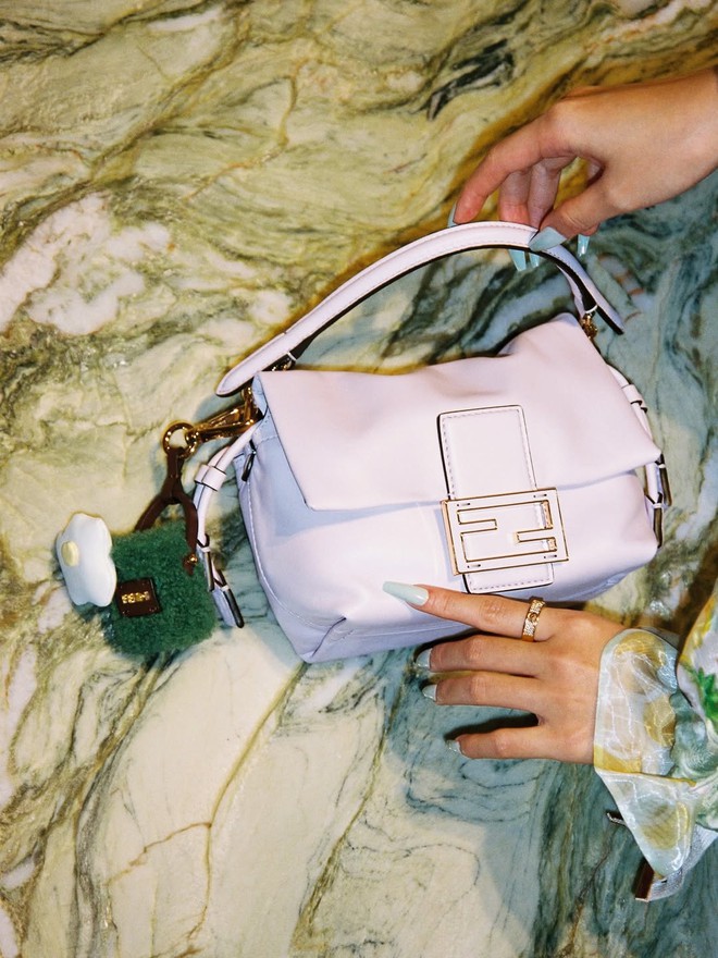 Túi xách mini nâng tầm phong cách ngày hè- Ảnh 7. Túi xách mini nâng tầm phong cách ngày hè- Ảnh 7.