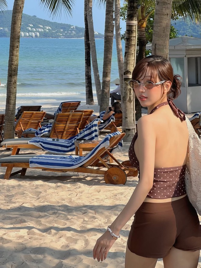 Điểm nhấn nhẹ nhàng từ họa tiết chấm bi duyên dáng- Ảnh 8. Điểm nhấn nhẹ nhàng từ họa tiết chấm bi duyên dáng- Ảnh 8.