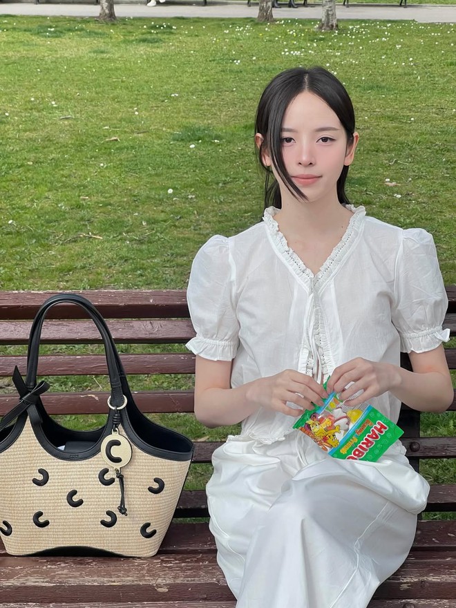 Thời trang du lịch mùa hè không thể thiếu túi cói- Ảnh 1. Thời trang du lịch mùa hè không thể thiếu túi cói- Ảnh 1.