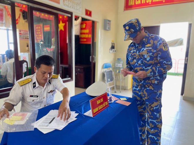 Bầu cử Quốc hội: Ho&agrave;n th&agrave;nh bầu cử sớm nơi c&aacute;ch đất liền 580 km - Ảnh 5.