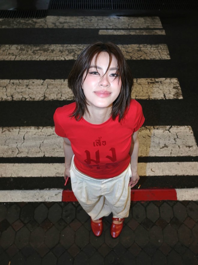 Bảng màu thời trang mùa xuân được làm dịu nhờ quần trắng tinh khôi- Ảnh 8. Bảng màu thời trang mùa xuân được làm dịu nhờ quần trắng tinh khôi- Ảnh 8.